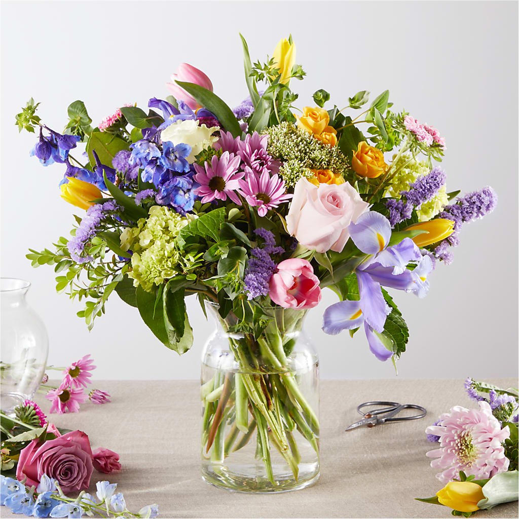 Pastel Tradition - A Florist Original – HELEN'S FLORIST AND GARDEN CENTER, Whitehouse Station NJ