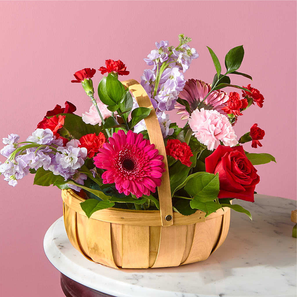 Pink Picnic Basket – HELEN'S FLORIST AND GARDEN CENTER, Whitehouse Station NJ