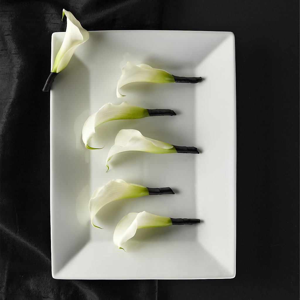 Calla Lily Promise Boutonniere – HELEN'S FLORIST AND GARDEN CENTER, Whitehouse Station NJ