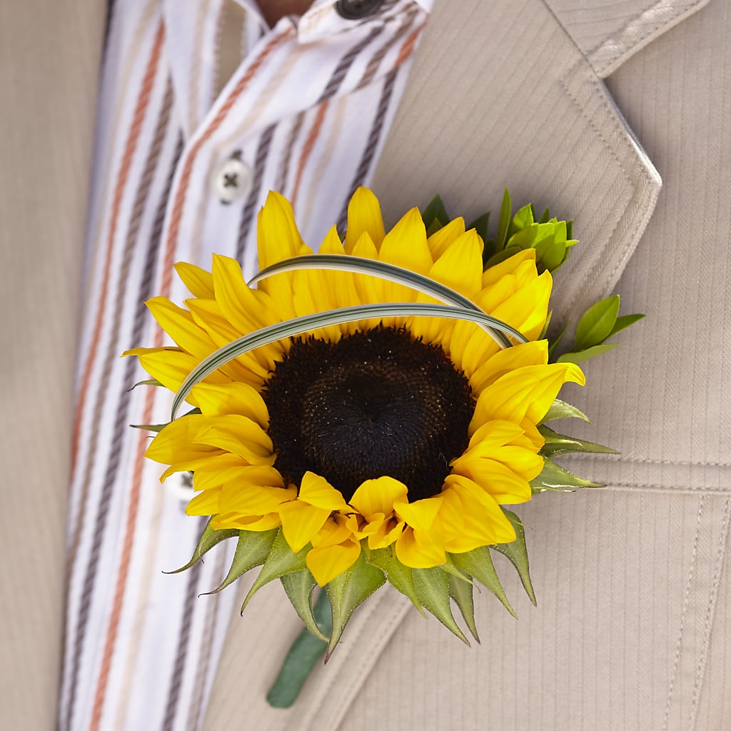 Free Spirit Boutonniere – HELEN'S FLORIST AND GARDEN CENTER, Whitehouse Station NJ