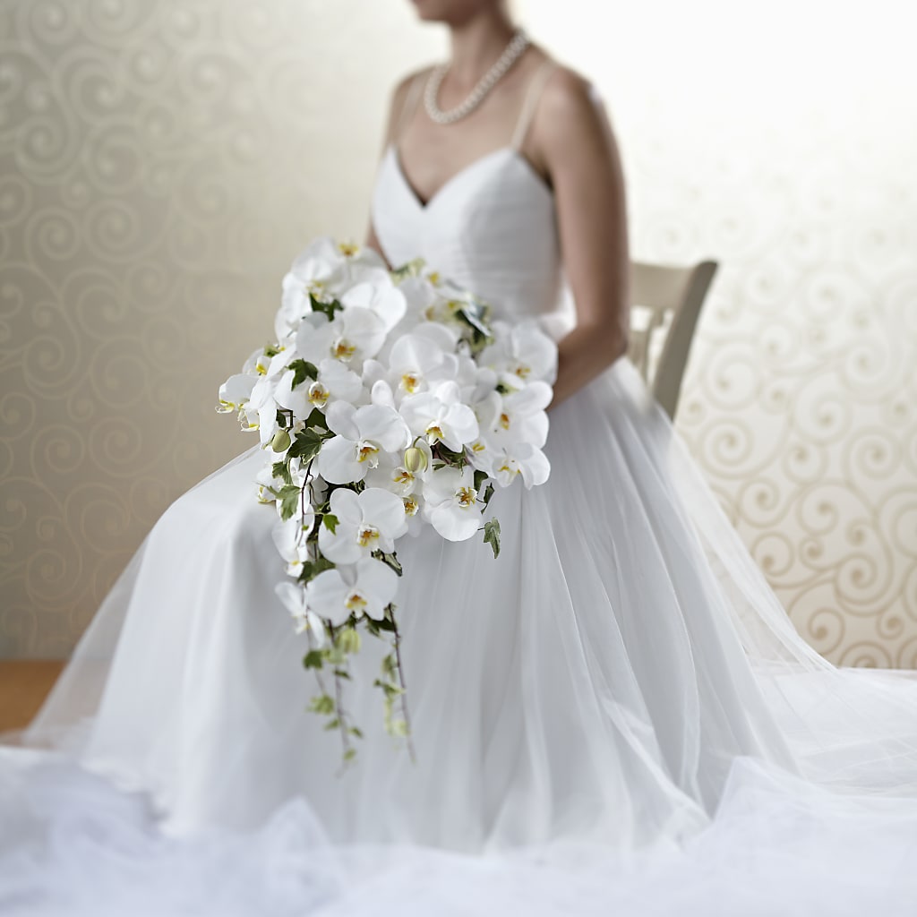 Classic White Bouquet – HELEN'S FLORIST AND GARDEN CENTER, Whitehouse Station NJ