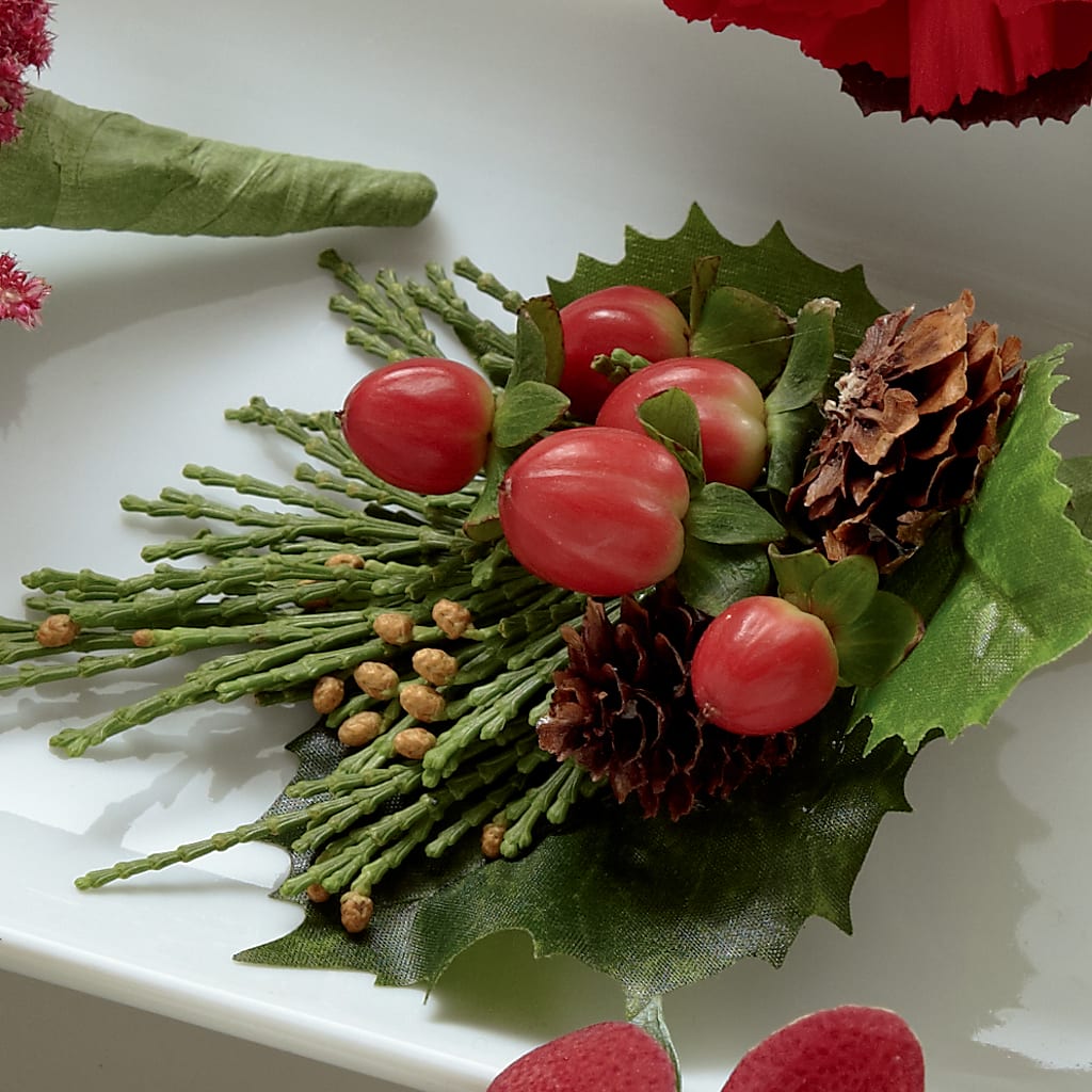Red Berry Boutonniere – HELEN'S FLORIST AND GARDEN CENTER, Whitehouse Station NJ