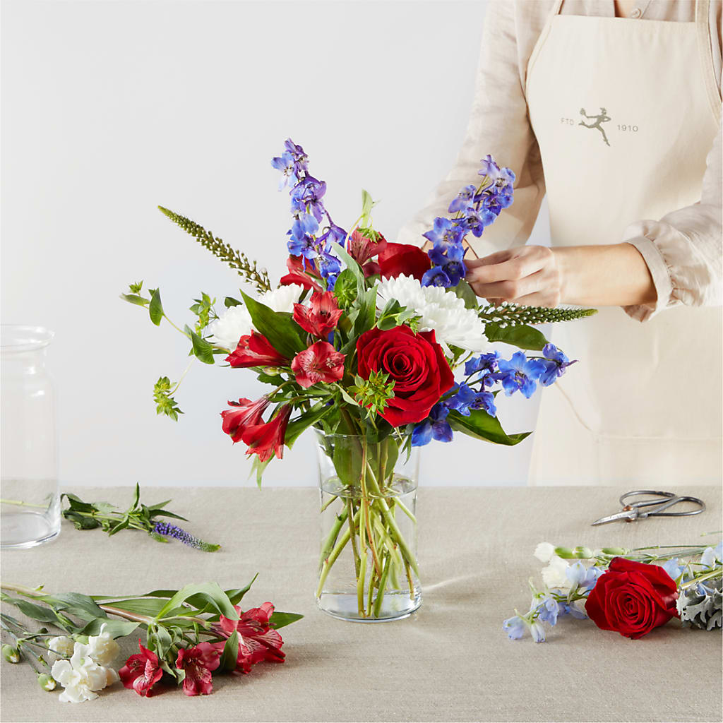 Star Spangled - A Florist Original – HELEN'S FLORIST AND GARDEN CENTER, Whitehouse Station NJ