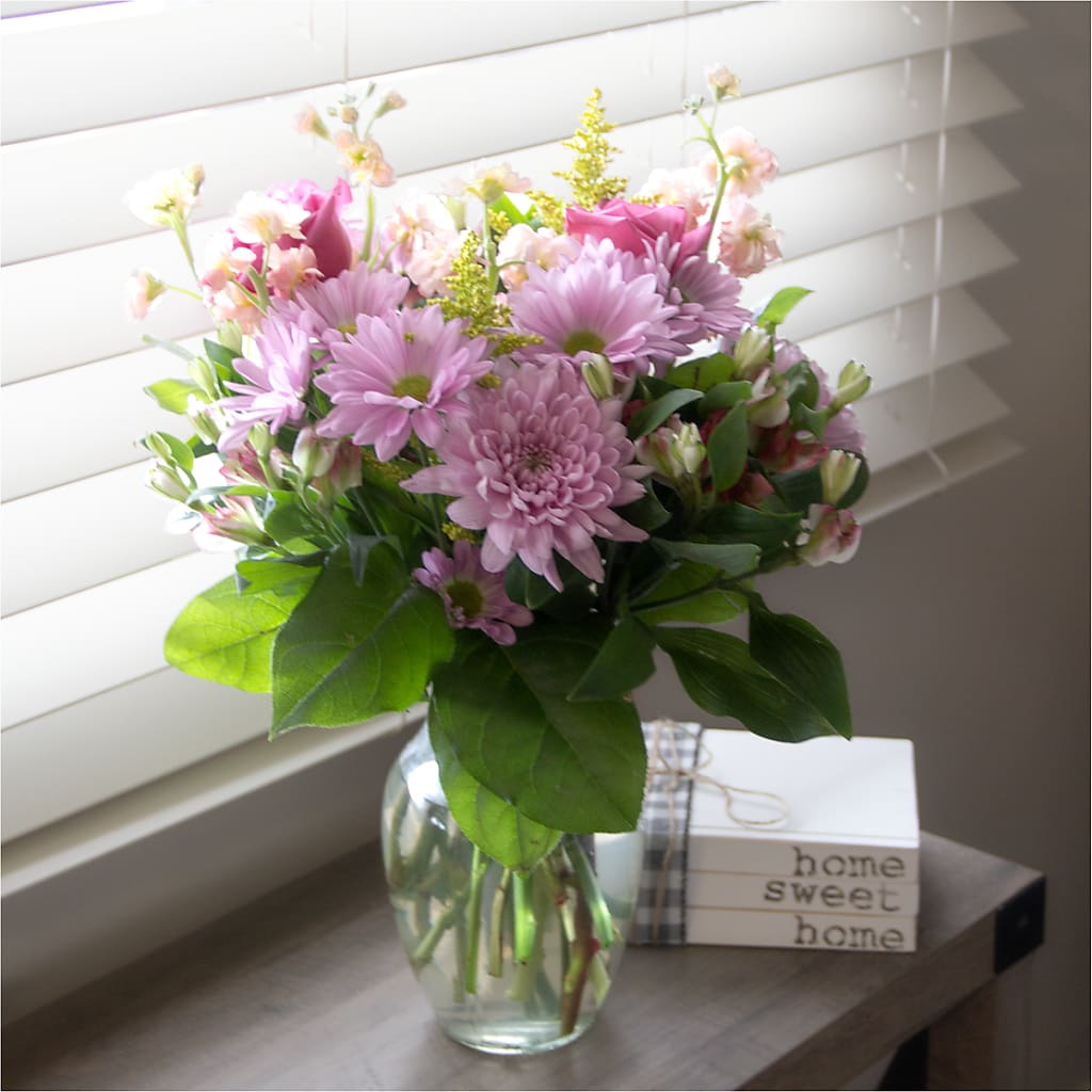 Pastel Tradition - A Florist Original – HELEN'S FLORIST AND GARDEN CENTER, Whitehouse Station NJ