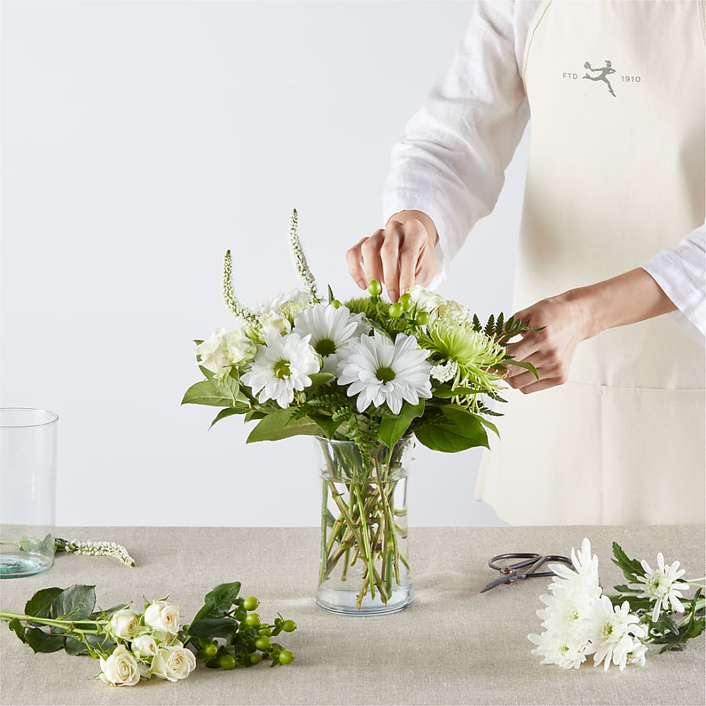Irish Garden - A Florist Original – HELEN'S FLORIST AND GARDEN CENTER, Whitehouse Station NJ