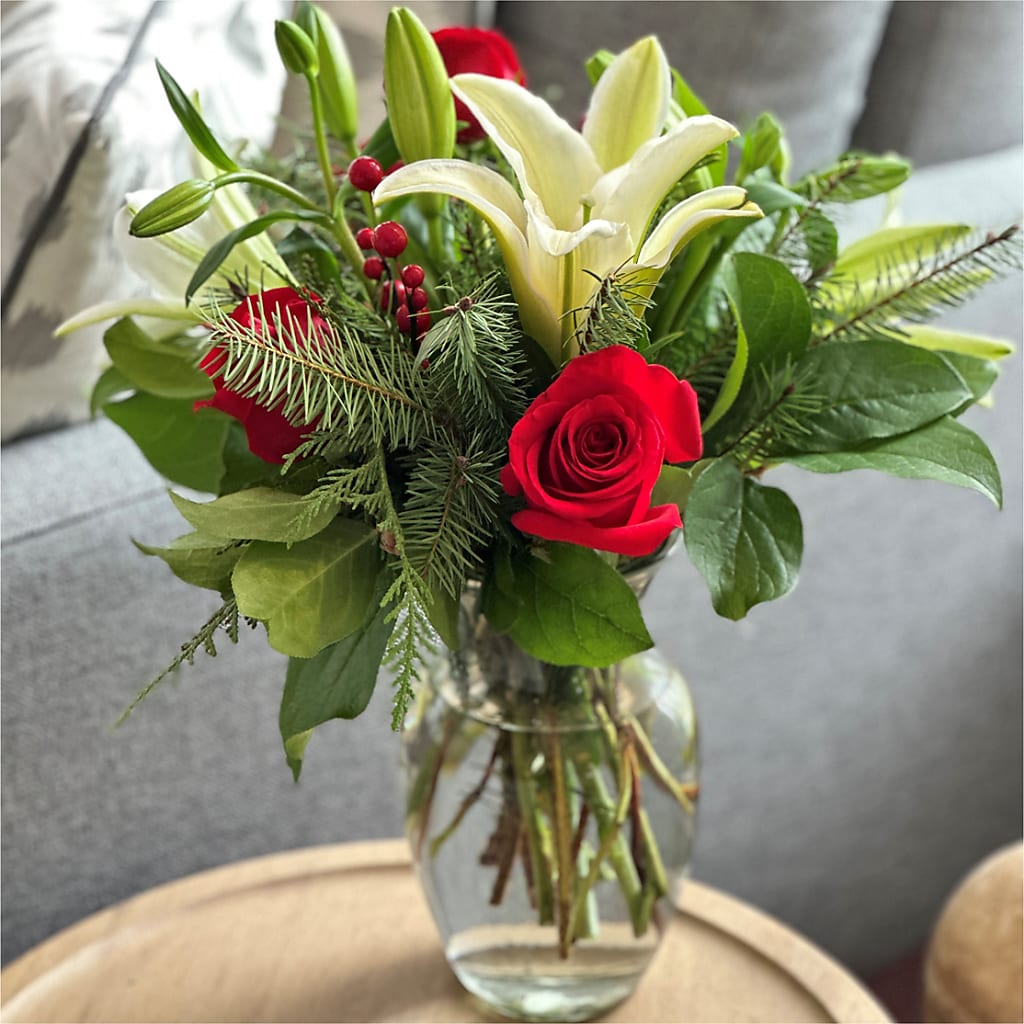 Sparkling Snowflakes Bouquet – HELEN'S FLORIST AND GARDEN CENTER, Whitehouse Station NJ