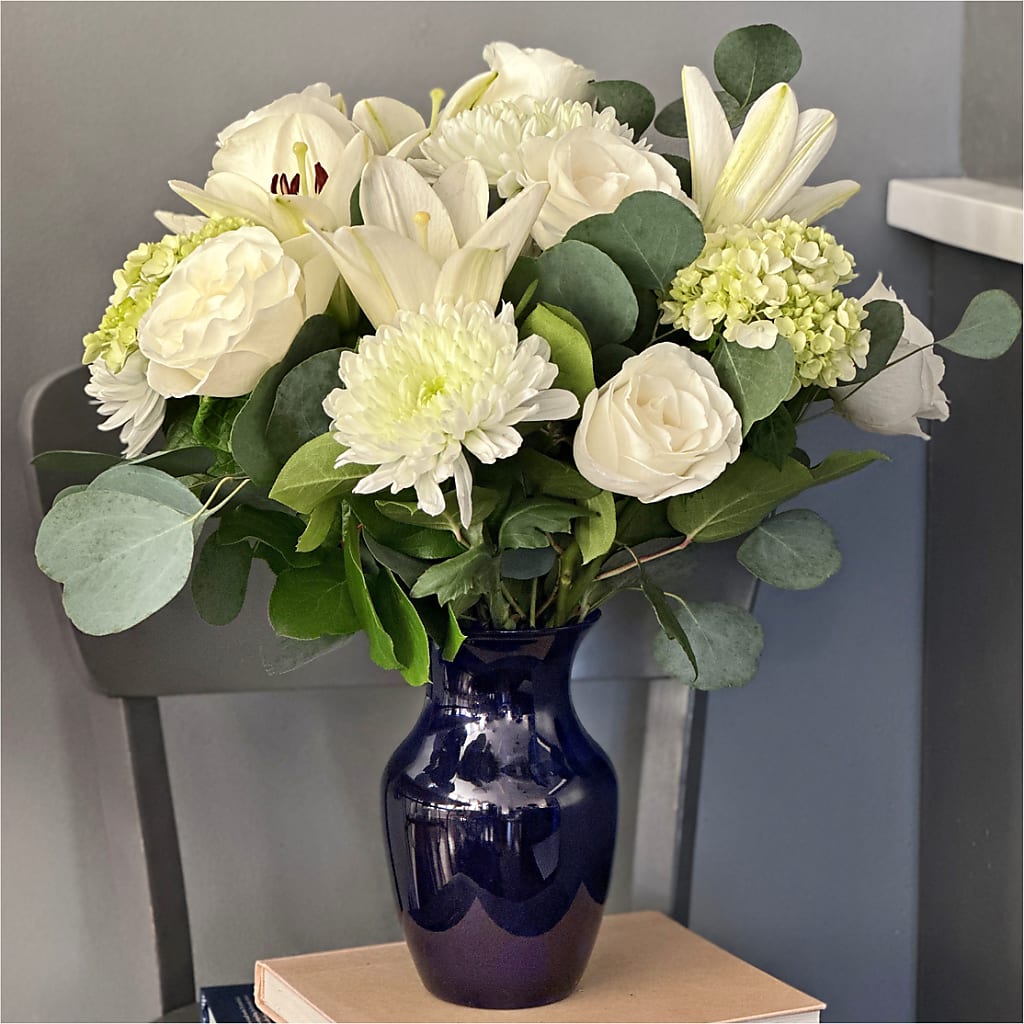 Snowy Dreams Bouquet – HELEN'S FLORIST AND GARDEN CENTER, Whitehouse Station NJ
