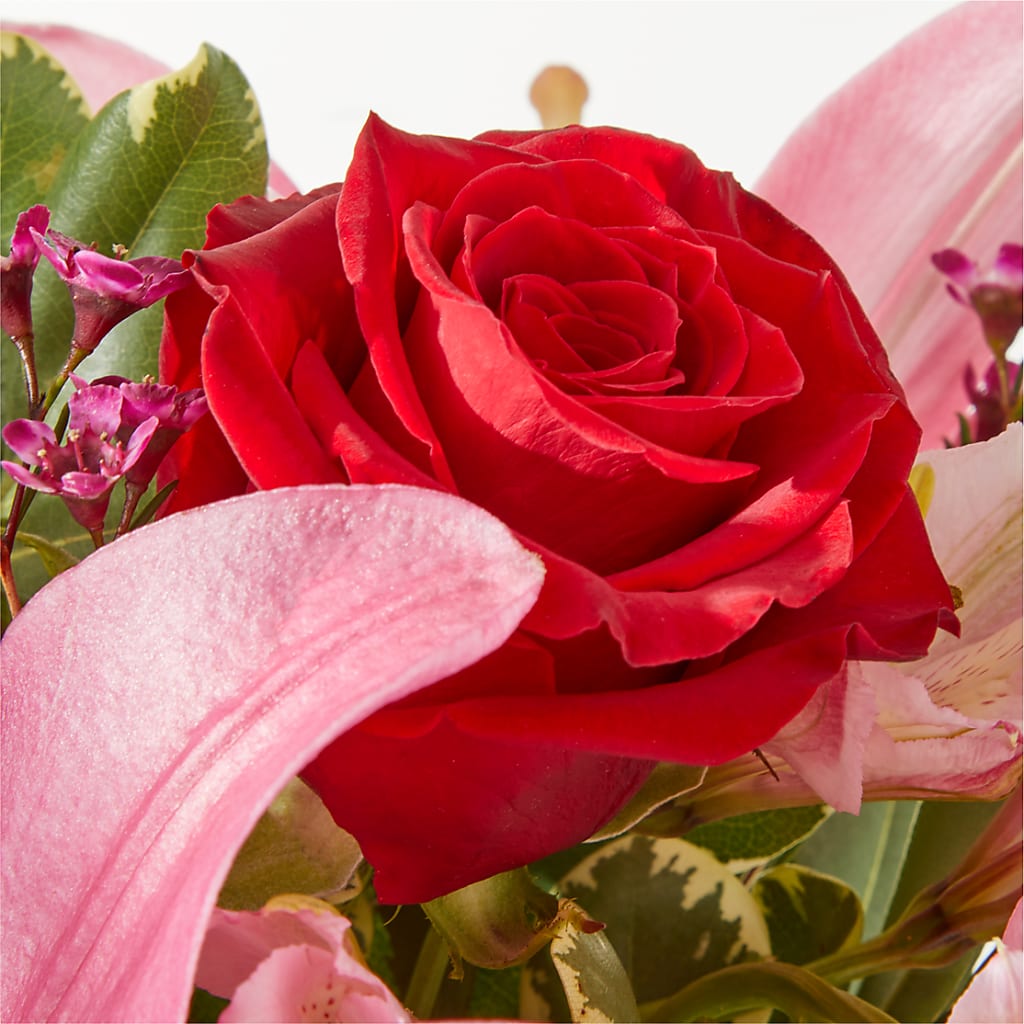 Lucky in Love Bouquet – HELEN'S FLORIST AND GARDEN CENTER, Whitehouse Station NJ