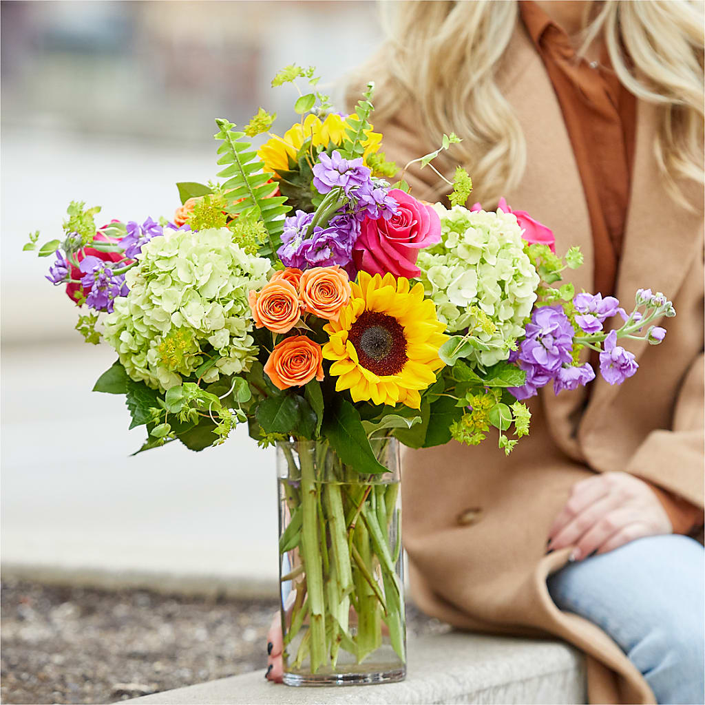 Vibrant Greetings Bouquet – HELEN'S FLORIST AND GARDEN CENTER, Whitehouse Station NJ