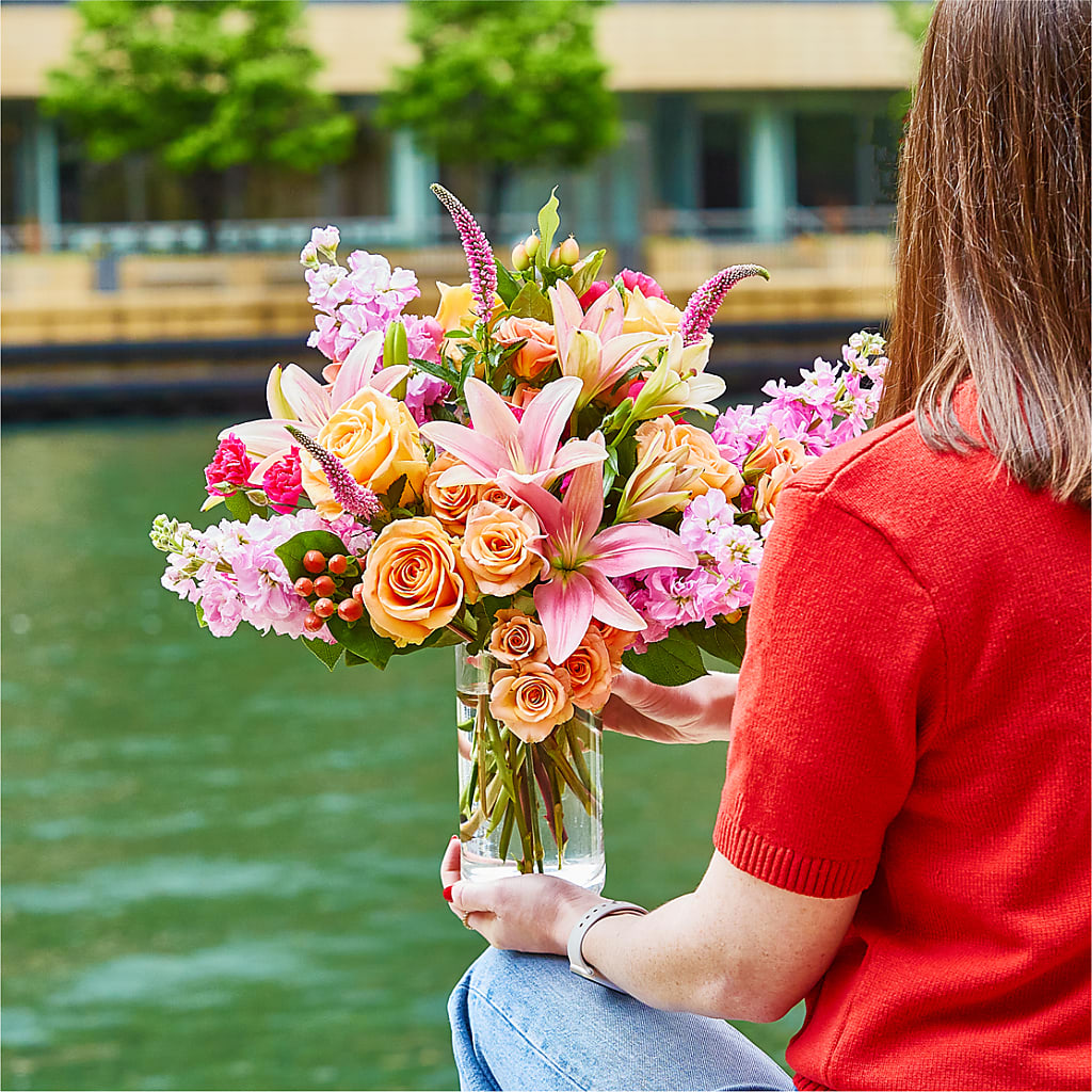 Bisous Bouquet – HELEN'S FLORIST AND GARDEN CENTER, Whitehouse Station NJ