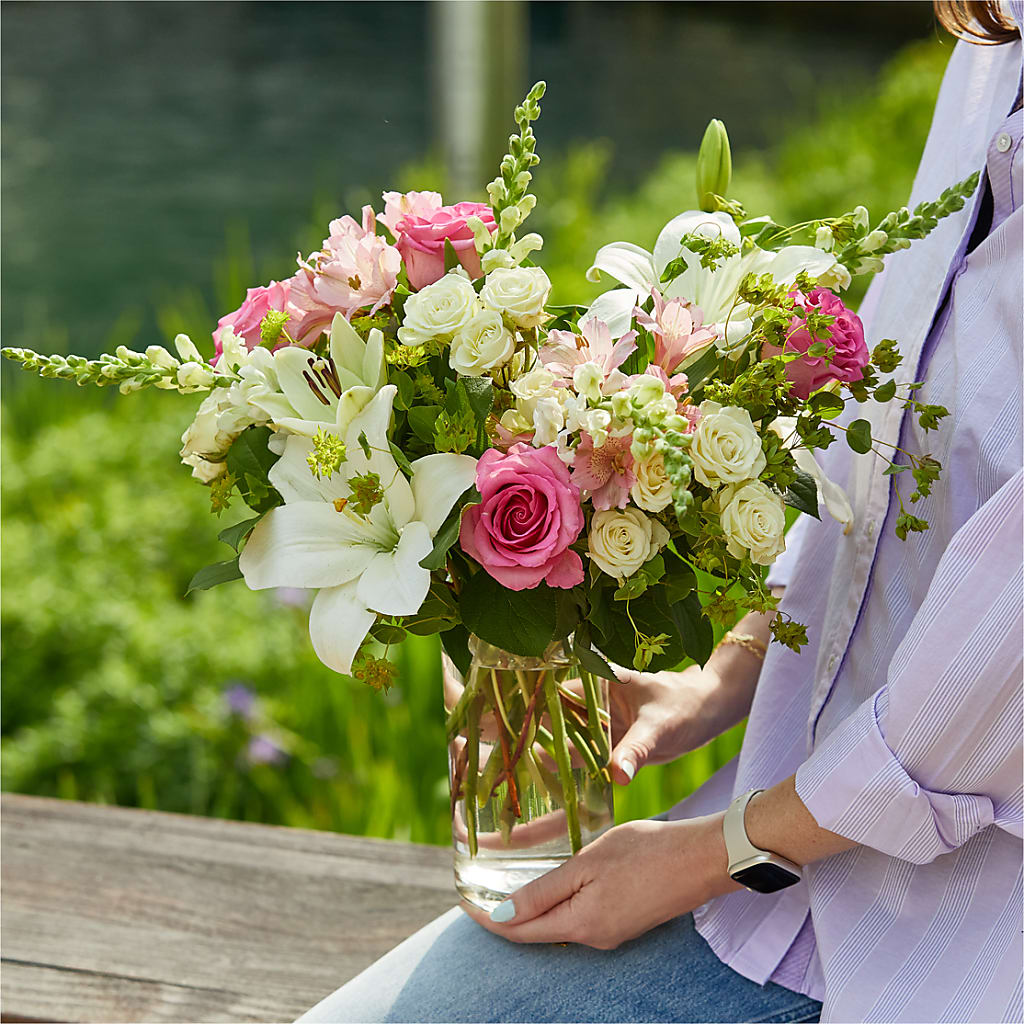 Fondly Bouquet – HELEN'S FLORIST AND GARDEN CENTER, Whitehouse Station NJ