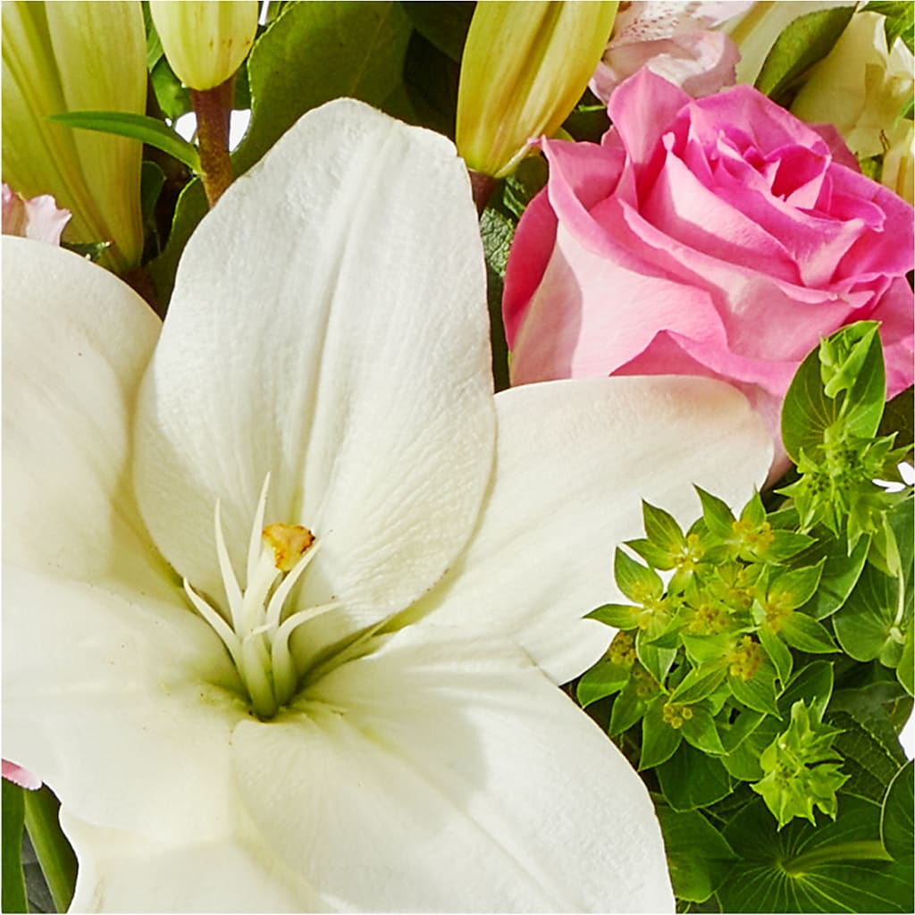 Fondly Bouquet – HELEN'S FLORIST AND GARDEN CENTER, Whitehouse Station NJ