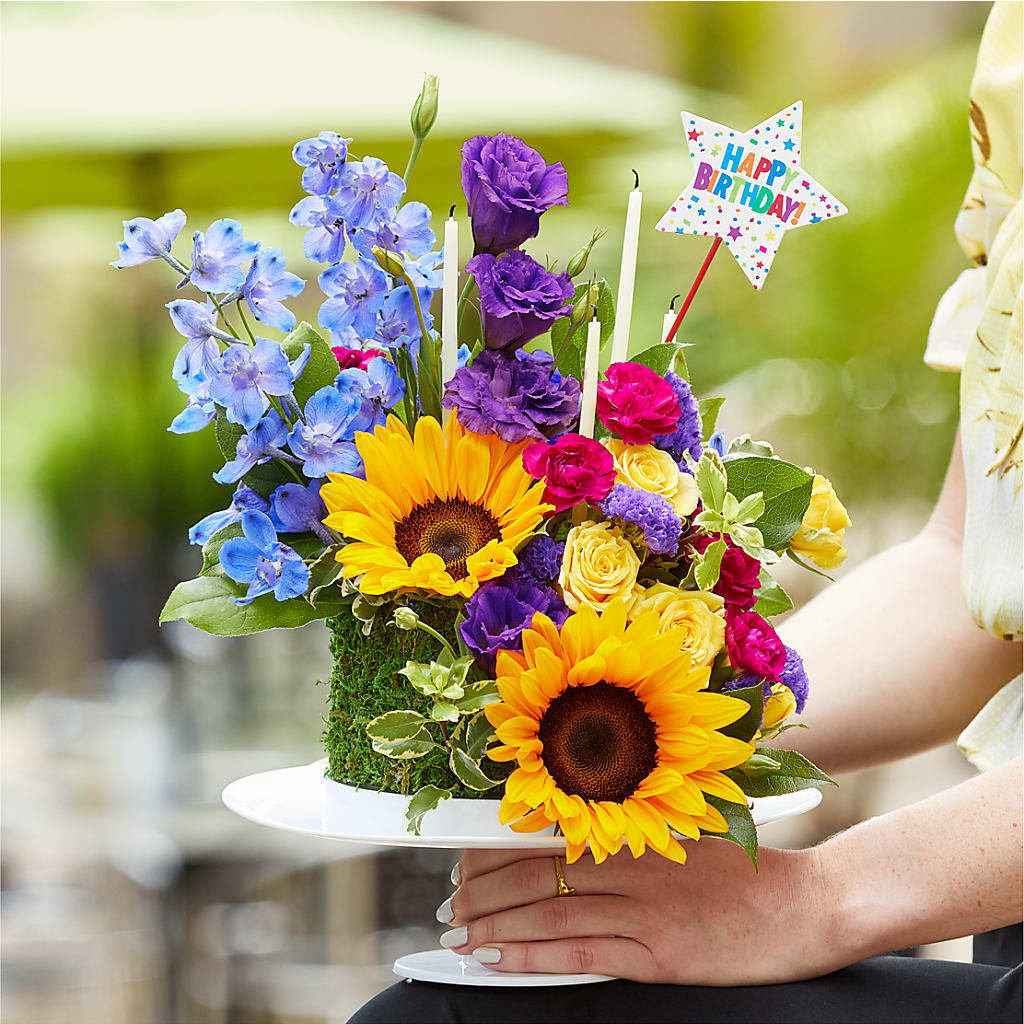 Star of the Day Floral Cake – HELEN'S FLORIST AND GARDEN CENTER, Whitehouse Station NJ