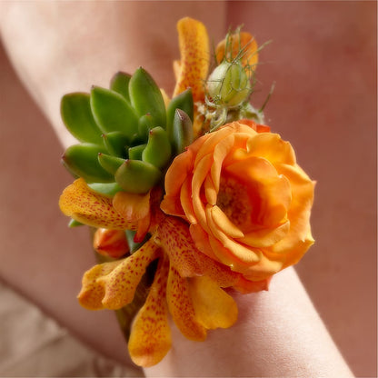 Irresistible Love Wrist Corsage – HELEN'S FLORIST AND GARDEN CENTER, Whitehouse Station NJ